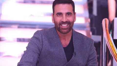 "Ek Saal Mein Shaadi?" - Akshay Kumar Teases Contestant Couple on Wheel of Fortune!
