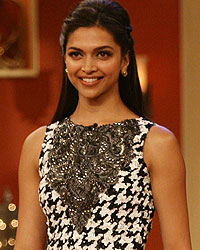 Deepika Padukone at Ram Leela Promotion on Comedy Nights With Kapil