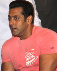 Salman Khan at Baba Siddiqui Iftaar Party