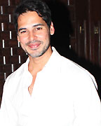 Dino Morea at Dewans Christmas Bash