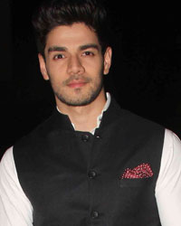 Sooraj Pancholi at Diwali Party at Diwan Builder House