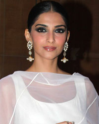 Sonam Kapoor at Raanjhanaa Success Party