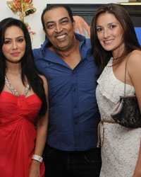 Kapil Mehra, Sana Khan, Vindoo Dara Singh with Wife Kapil Mehra, Sana Khan, Vindoo Dara Singh with Wife