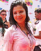 Sambhavna Seth at Zoom Holi Party 2013