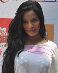 Poonam Pandey at Zoom Holi Party 2014