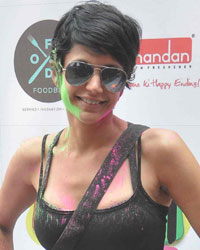 Mandira Bedi at Zoom Holi Party 2014