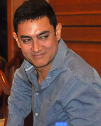 Aamir Khan at Aamir gives tips on Road Safety