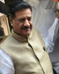 Aamir gives tips on Road Safety Aamir gives tips on Road Safety