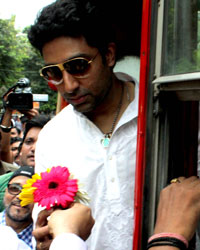 Abhishek Bachchan at Abhishek Flags of Special BEST Buses