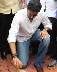 Abhishek Bachchan at Abhishek Flags of Special BEST Buses