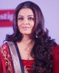 Aishwarya Rai at Aishwarya and Abhishek Endorse Prestige