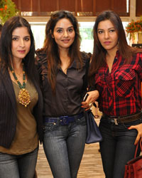 Maheep Kapoor, Madhoo Shah and Kahkashan Patel