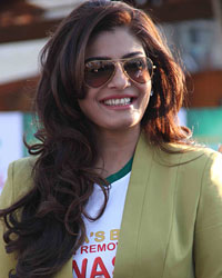 Raveena Tandon at Ariel in Attempt for a Guinness World Record