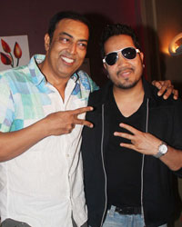 Vindoo Dara Singh and Mika Singh at Balwinder Famous Ho Gaya Shooting