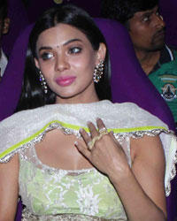 Sara Loren at Barkhaa Trailer Launch