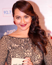 Sonakshi Sinha at Big Star Entertainment Awards 2013