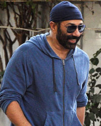 Sunny Deol at Bollywood Stars Cast their Votes