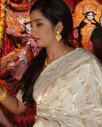 Shreya Ghoshal at Bollywood Stars Celebrate Durga Pooja