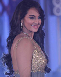 Sonakshi Sinha at Bullion and Jewellery Awards 2013