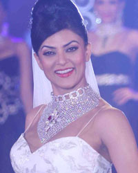 Sushmita Sen at Bullion and Jewellery Awards 2013