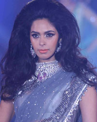 Mallika Sherawat at Bullion and Jewellery Awards 2013