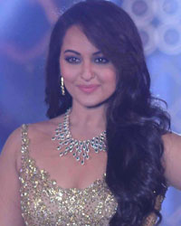 Sonakshi Sinha at Bullion and Jewellery Awards 2013