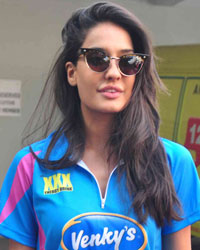 Lisa Haydon at CCL 2015 Red Carpet