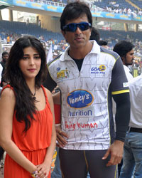 Shruti Haasan and Sonu Sood Shruti Haasan and Sonu Sood
