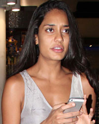 Lisa Haydon at Celebs Arrive From IIFA 2013