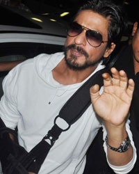 Shah Rukh Khan at Celebs Leave for IIFA 2013