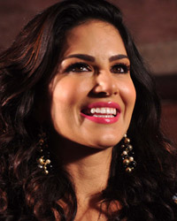 Sunny Leone at Chaar Bottle Vodka Song Shoot