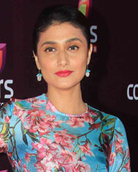 Ragini Khanna at Colors Leadership Awards 2015