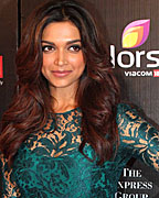 Deepika Padukone at Colors Screen Awards 2013