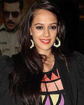 Hazel Keech at Dabangg 2 Premiere