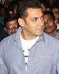 Salman Khan at Dabangg 2 Premiere