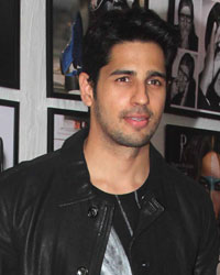 Sidharth Malhotra at Dabboo Ratnani 2016 Calendar Launch