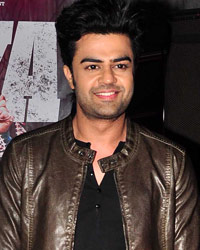 Manish Paul at Dedh Ishqiya Premiere