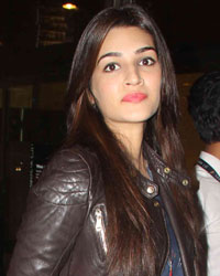 Kriti Sanon at Dilwale Cast Leaving for London