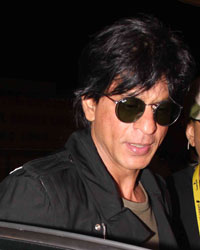 Shah Rukh Khan at Dilwale Cast Leaving for London