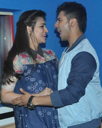 Kriti Sanon and Varun Dhawan Kriti Sanon and Varun Dhawan