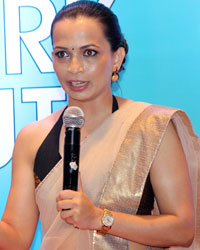 Kareena Kapoor khan at the Launch of book Donot lose out; Work out by author Rujuta Diwekar Kareena Kapoor khan at the Launch of book Donot lose out; Work out by author Rujuta Diwekar