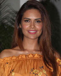 Esha Gupta at Esha Gupta Snapped at Juhu