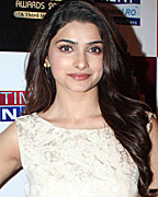 Prachi Desai at Foodie Awards 2013