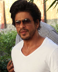 Shah Rukh Khan at Funeral of Bobby Chawla