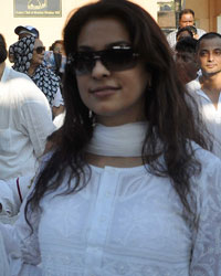 Juhi Chawla at Funeral of Bobby Chawla