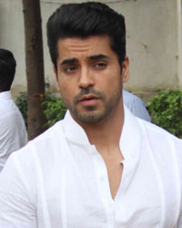 Gautam Gulati at Funeral of Karim Moranis Mother