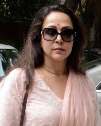 Hema Malini at Funeral of Music Composer Ravindra Jain