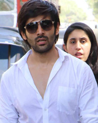 Kartik Aaryan at Funeral of Trade Analyst Vikas Mohan