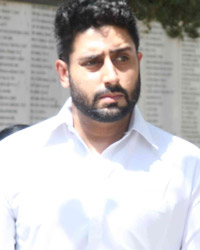 Abhishek Bachchan at Funeral of Trade Analyst Vikas Mohan