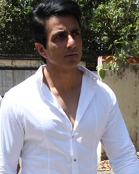 Sonu Sood at Funeral of Trade Analyst Vikas Mohan